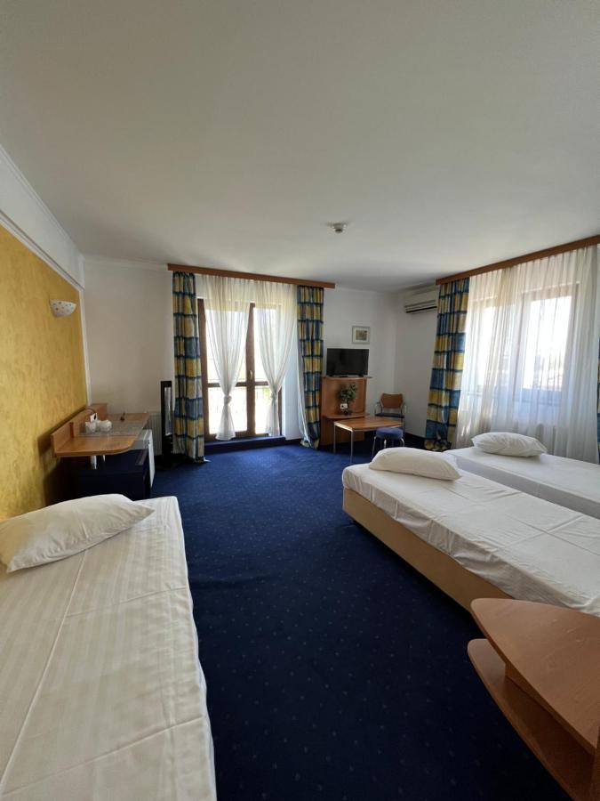 Hotel Doi Taurasi Afumaţi 外观 照片