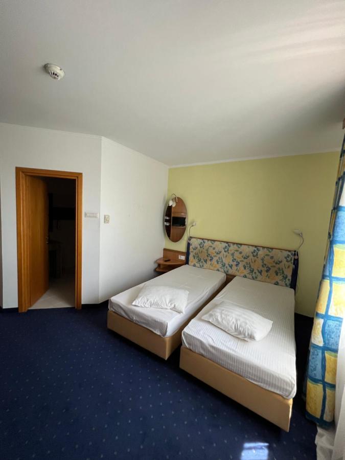 Hotel Doi Taurasi Afumaţi 外观 照片