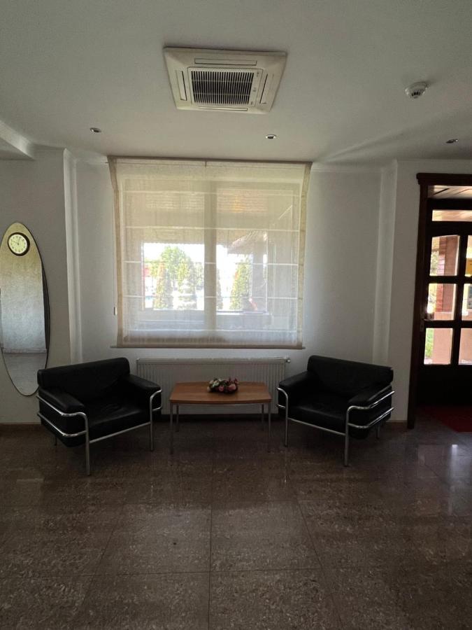 Hotel Doi Taurasi Afumaţi 外观 照片