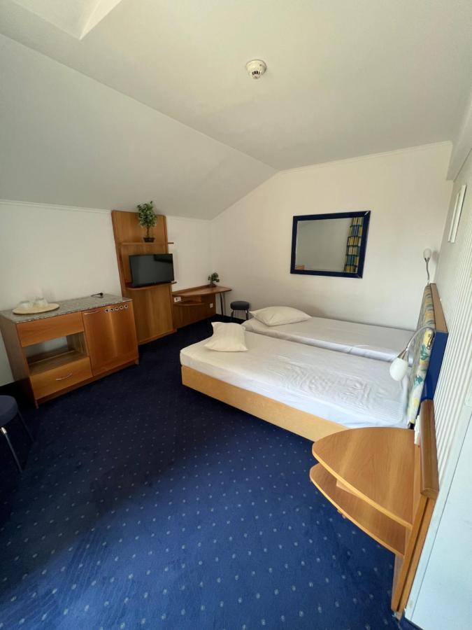 Hotel Doi Taurasi Afumaţi 外观 照片