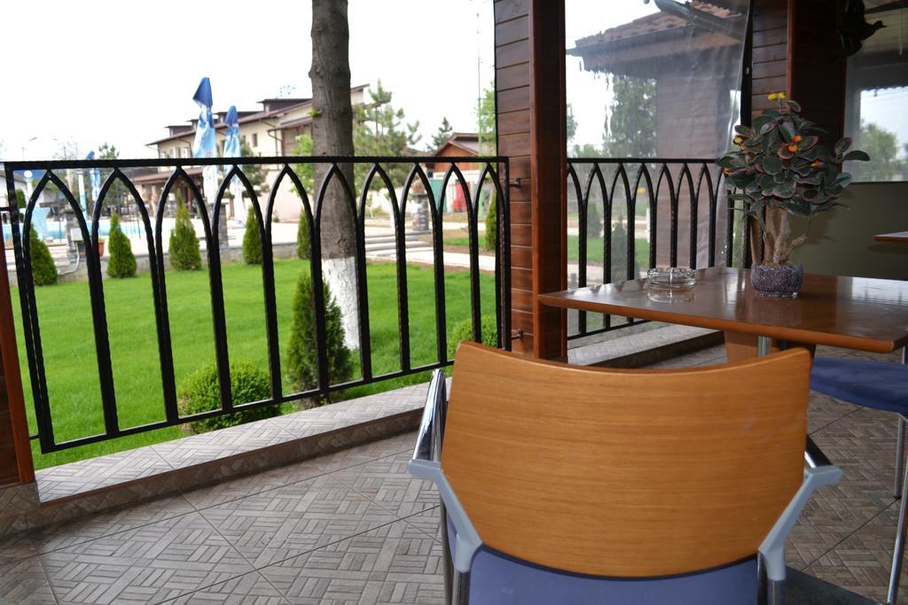 Hotel Doi Taurasi Afumaţi 外观 照片