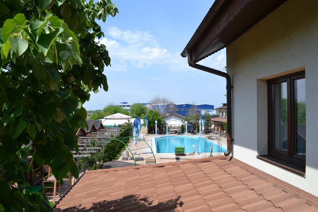 Hotel Doi Taurasi Afumaţi 外观 照片