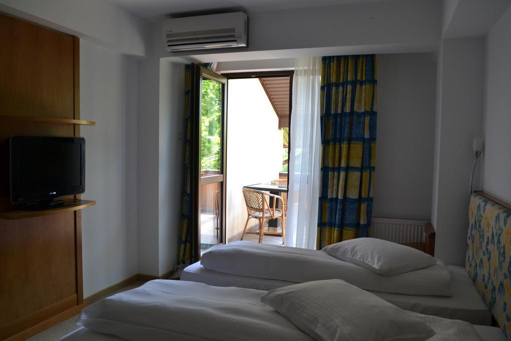 Hotel Doi Taurasi Afumaţi 外观 照片