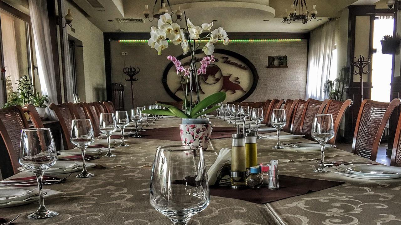 Hotel Doi Taurasi Afumaţi 外观 照片